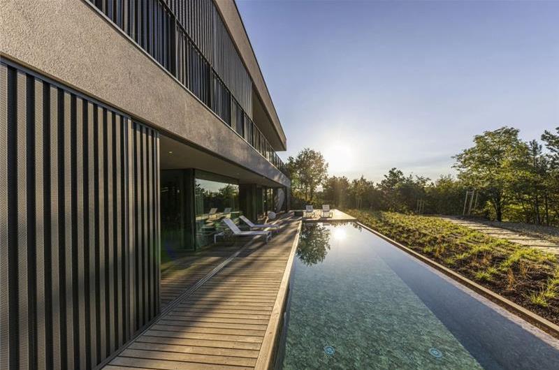 2 Bedroom Villa with Infinity Pool in Buzet, Istria, Sleeps 4