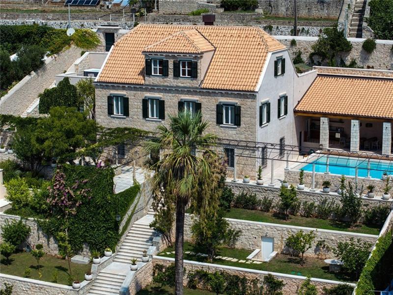 Sea-view villa in Dubrovnik, photograph 1