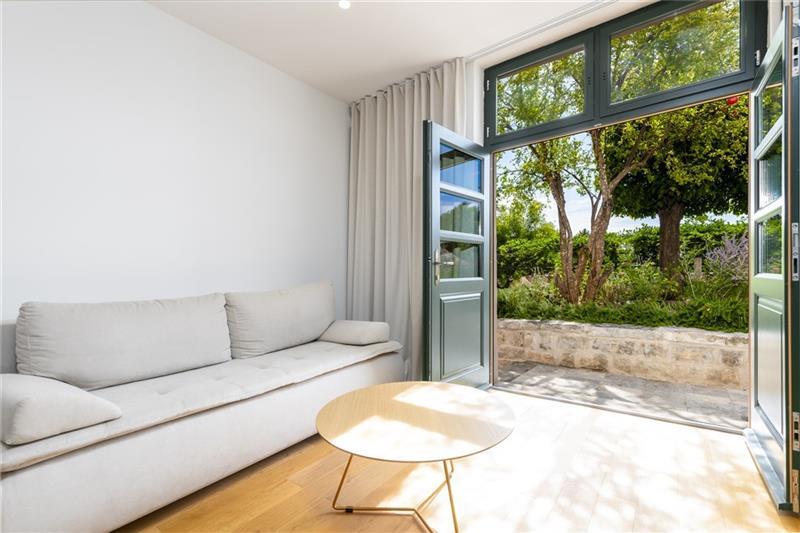 Sea-view villa in Dubrovnik, photograph 24