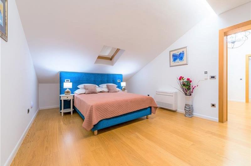 Luxury 5 Bedroom Villa with Heated Pool, Jacuzzi, Steam Room and Sea Views in Lozica near Dubrovnik, Sleeps 10