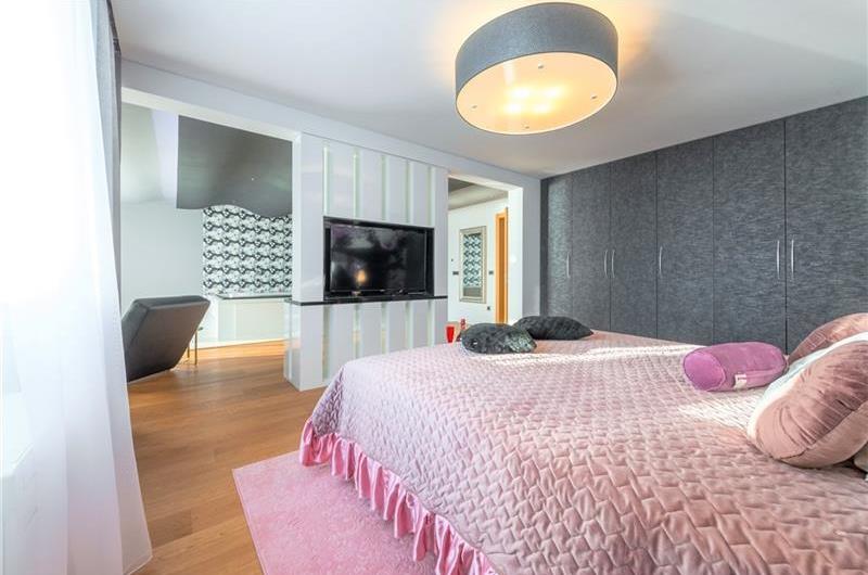 Luxury 5 Bedroom Villa with Heated Pool, Jacuzzi, Steam Room and Sea Views in Lozica near Dubrovnik, Sleeps 10