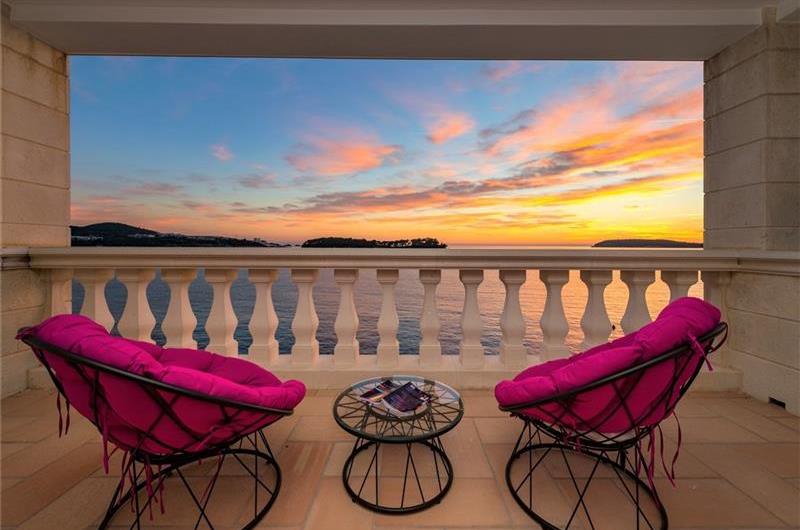 Luxury 5 Bedroom Villa with Heated Pool, Jacuzzi, Steam Room and Sea Views in Lozica near Dubrovnik, Sleeps 10