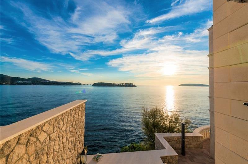 Luxury 5 Bedroom Villa with Heated Pool, Jacuzzi, Steam Room and Sea Views in Lozica near Dubrovnik, Sleeps 10
