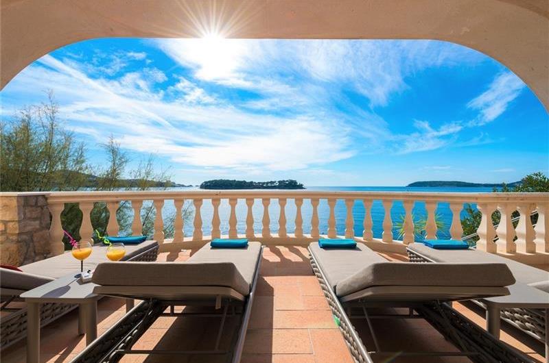 Luxury 5 Bedroom Villa with Heated Pool, Jacuzzi, Steam Room and Sea Views in Lozica near Dubrovnik, Sleeps 10