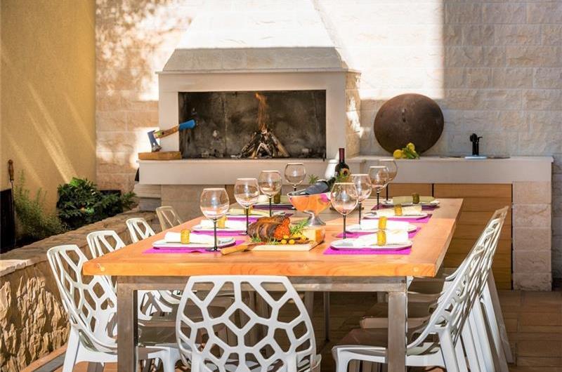 Luxury 5 Bedroom Villa with Heated Pool, Jacuzzi, Steam Room and Sea Views in Lozica near Dubrovnik, Sleeps 10