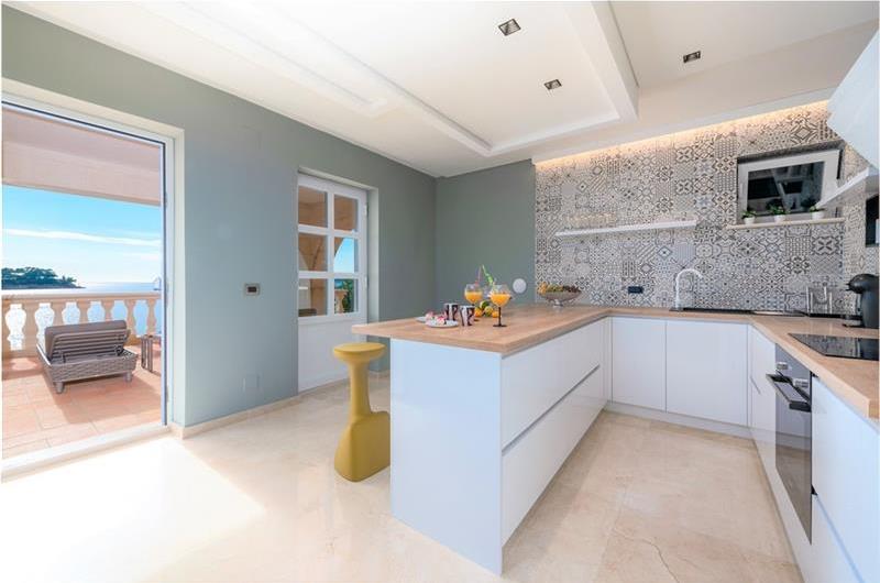 Luxury 5 Bedroom Villa with Heated Pool, Jacuzzi, Steam Room and Sea Views in Lozica near Dubrovnik, Sleeps 10