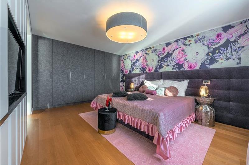 Luxury 5 Bedroom Villa with Heated Pool, Jacuzzi, Steam Room and Sea Views in Lozica near Dubrovnik, Sleeps 10