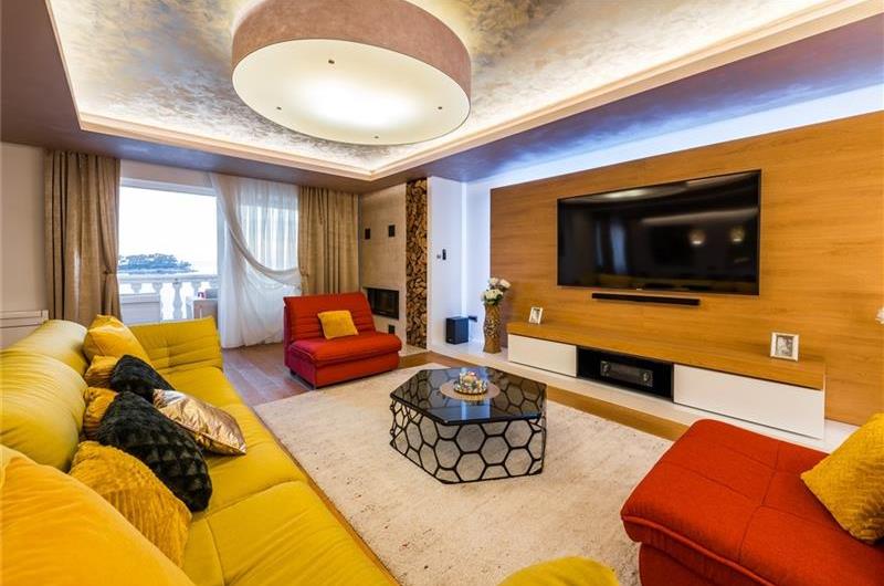 Luxury 5 Bedroom Villa with Heated Pool, Jacuzzi, Steam Room and Sea Views in Lozica near Dubrovnik, Sleeps 10