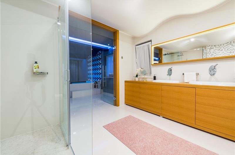 Luxury 5 Bedroom Villa with Heated Pool, Jacuzzi, Steam Room and Sea Views in Lozica near Dubrovnik, Sleeps 10