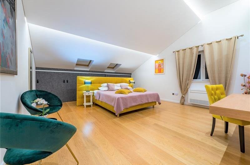 Luxury 5 Bedroom Villa with Heated Pool, Jacuzzi, Steam Room and Sea Views in Lozica near Dubrovnik, Sleeps 10