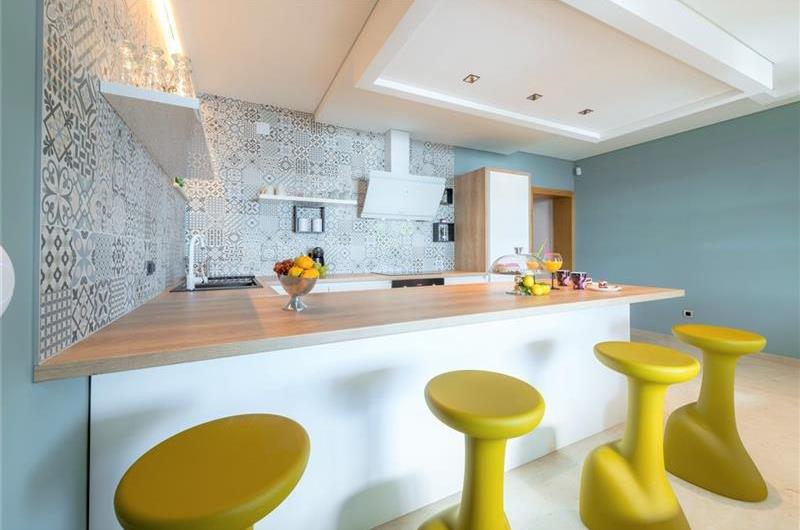 Luxury 5 Bedroom Villa with Heated Pool, Jacuzzi, Steam Room and Sea Views in Lozica near Dubrovnik, Sleeps 10