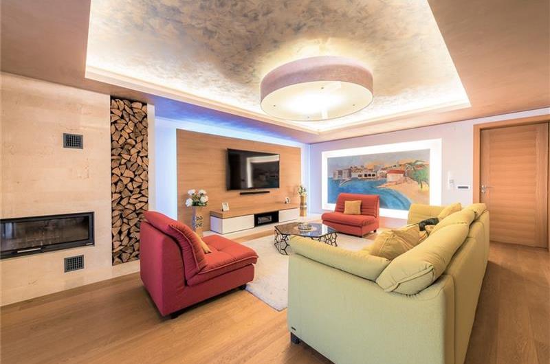 Luxury 5 Bedroom Villa with Heated Pool, Jacuzzi, Steam Room and Sea Views in Lozica near Dubrovnik, Sleeps 10