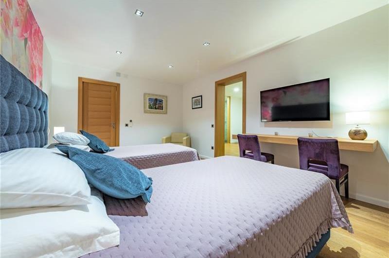 Luxury 5 Bedroom Villa with Heated Pool, Jacuzzi, Steam Room and Sea Views in Lozica near Dubrovnik, Sleeps 10