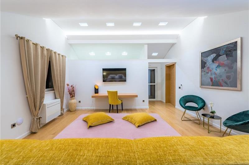 Luxury 5 Bedroom Villa with Heated Pool, Jacuzzi, Steam Room and Sea Views in Lozica near Dubrovnik, Sleeps 10