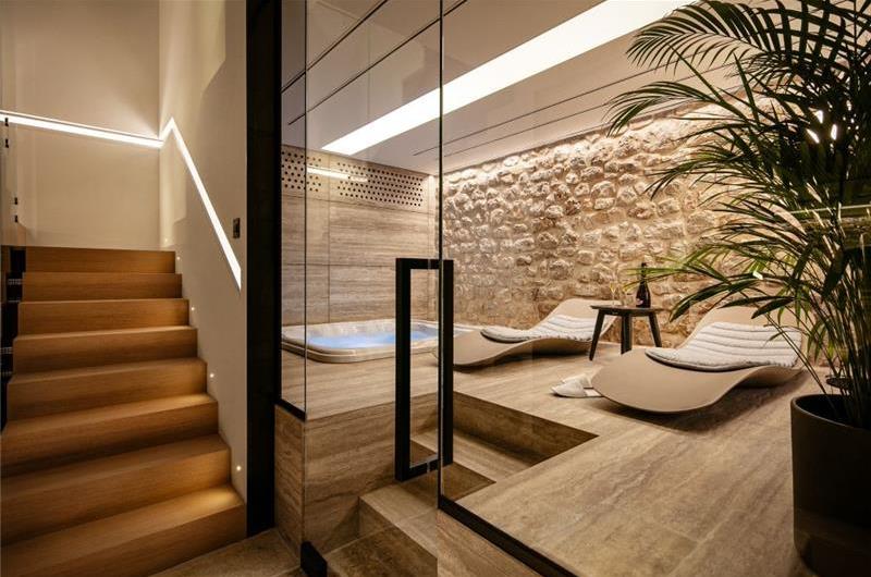 Luxury 3 Bedroom Villa with Jacuzzi, Sauna and Gym in Dubrovnik Old Town, Sleeps 6