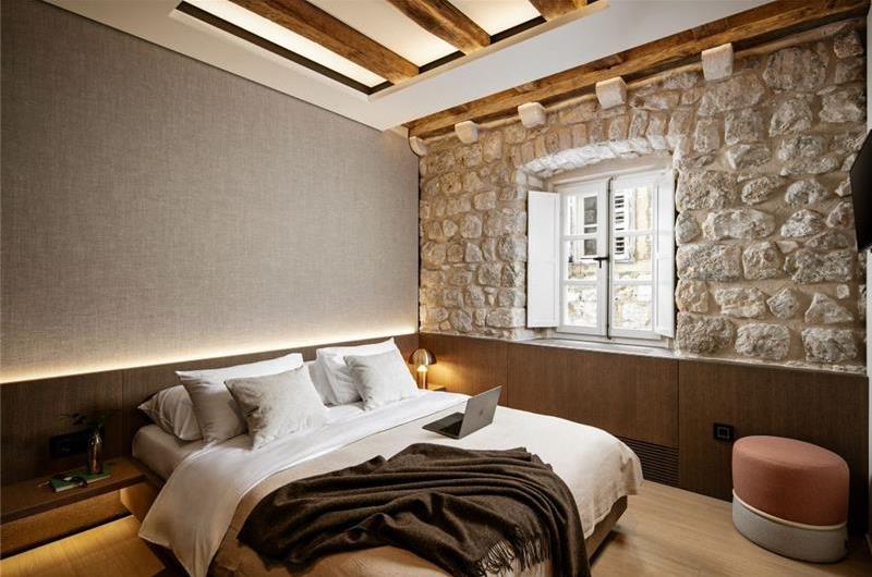 Luxury 3 Bedroom Villa with Jacuzzi, Sauna and Gym in Dubrovnik Old Town, Sleeps 6