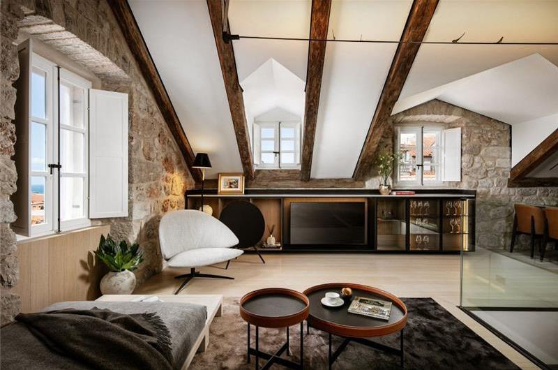 Luxury 3 Bedroom Villa with Jacuzzi, Sauna and Gym in Dubrovnik Old Town, Sleeps 6