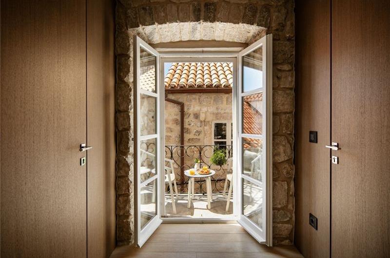 Luxury 3 Bedroom Villa with Jacuzzi, Sauna and Gym in Dubrovnik Old Town, Sleeps 6