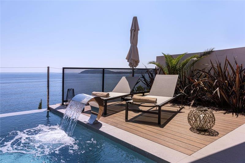Beachfront villa in Vrbica, photograph 5