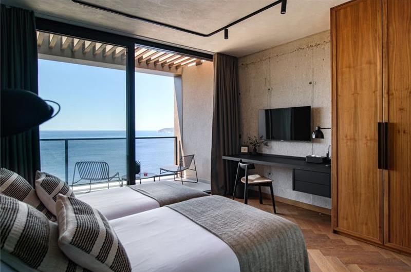 Luxury 4 Bedroom Villa with Heated Infinity Pool, Sauna, Gym, Jacuzzi and Sea Views in Vrbica, near Dubrovnik, Sleeps 8