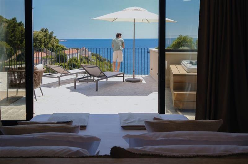 Luxury 4 Bedroom Villa with Heated Infinity Pool, Sauna, Gym, Jacuzzi and Sea Views in Vrbica, near Dubrovnik, Sleeps 8