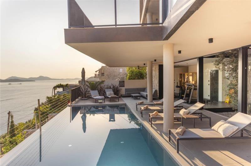 Luxury 4 Bedroom Villa with Heated Infinity Pool, Sauna, Gym, Jacuzzi and Sea Views in Vrbica, near Dubrovnik, Sleeps 8