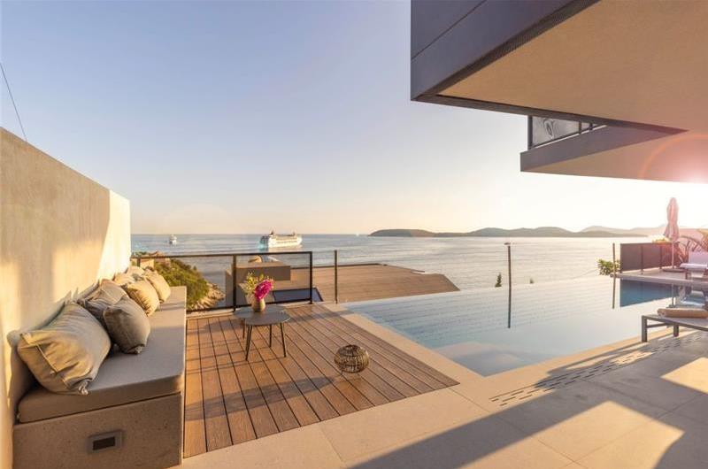 Luxury 4 Bedroom Villa with Heated Infinity Pool, Sauna, Gym, Jacuzzi and Sea Views in Vrbica, near Dubrovnik, Sleeps 8