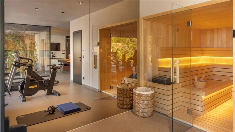 Luxury 4 Bedroom Villa with Heated Infinity Pool, Sauna, Gym, Jacuzzi and Sea Views in Vrbica, near Dubrovnik, Sleeps 8