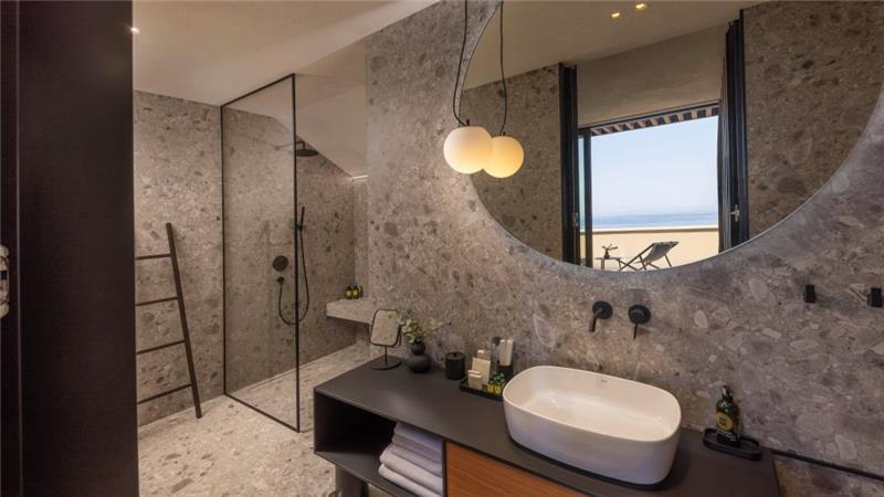 Luxury 4 Bedroom Villa with Heated Infinity Pool, Sauna, Gym, Jacuzzi and Sea Views in Vrbica, near Dubrovnik, Sleeps 8