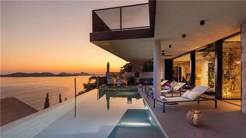 Luxury 4 Bedroom Villa with Heated Infinity Pool, Sauna, Gym, Jacuzzi and Sea Views in Vrbica, near Dubrovnik, Sleeps 8