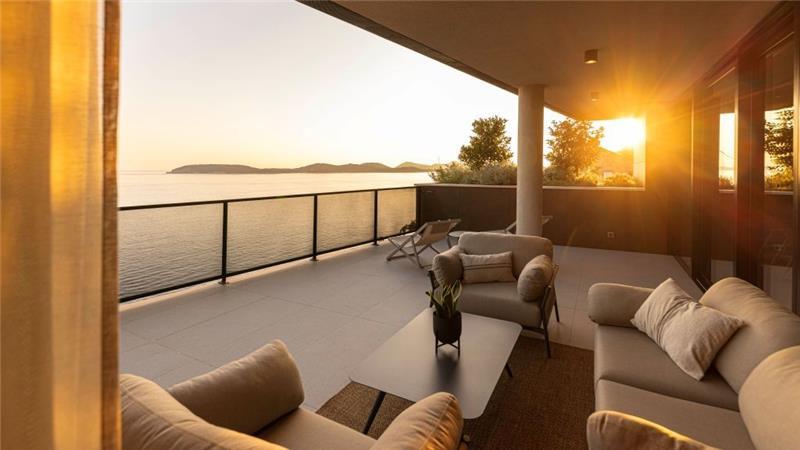 Luxury 4 Bedroom Villa with Heated Infinity Pool, Sauna, Gym, Jacuzzi and Sea Views in Vrbica, near Dubrovnik, Sleeps 8