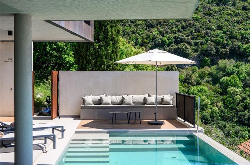Luxury 4 Bedroom Villa with Heated Infinity Pool, Sauna, Gym, Jacuzzi and Sea Views in Vrbica, near Dubrovnik, Sleeps 8