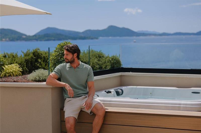 Luxury 4 Bedroom Villa with Heated Infinity Pool, Sauna, Gym, Jacuzzi and Sea Views in Vrbica, near Dubrovnik, Sleeps 8