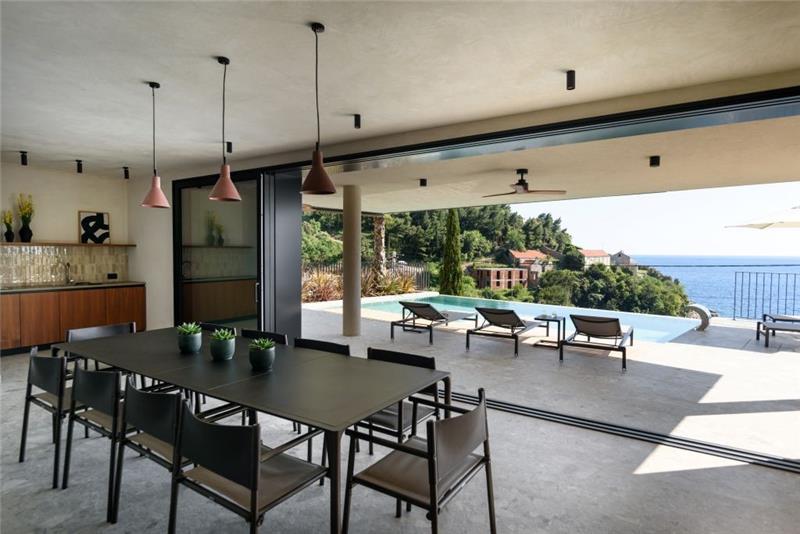 Beachfront villa in Vrbica, photograph 8