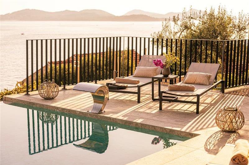 Luxury 5 Bedroom Villa with Heated Infinity Pool, Sauna, Gym, Jacuzzi and Sea Views in Vrbica, near Dubrovnik, Sleeps 10