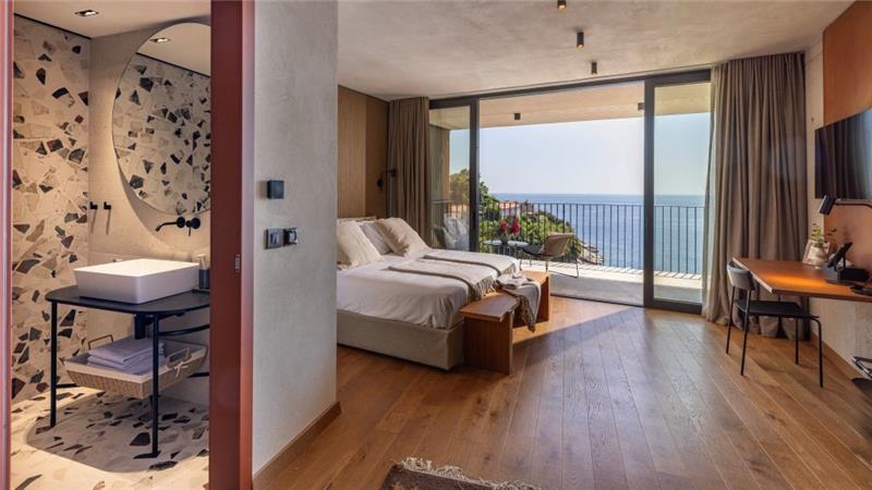 Luxury 5 Bedroom Villa with Heated Infinity Pool, Sauna, Gym, Jacuzzi and Sea Views in Vrbica, near Dubrovnik, Sleeps 10