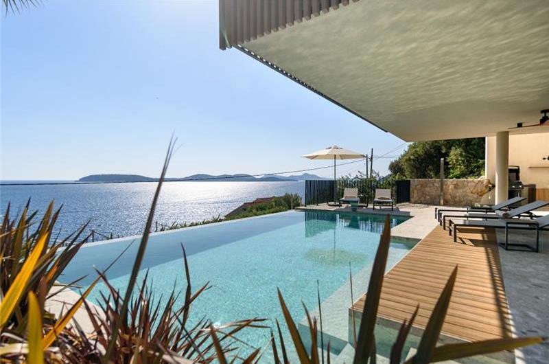 Luxury 5 Bedroom Villa with Heated Infinity Pool, Sauna, Gym, Jacuzzi and Sea Views in Vrbica, near Dubrovnik, Sleeps 10