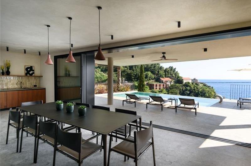 Luxury 5 Bedroom Villa with Heated Infinity Pool, Sauna, Gym, Jacuzzi and Sea Views in Vrbica, near Dubrovnik, Sleeps 10