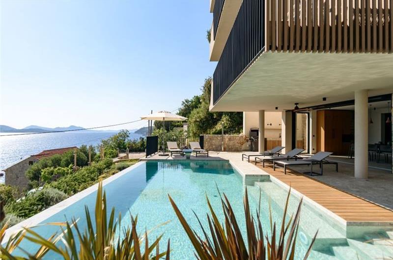 Luxury 5 Bedroom Villa with Heated Infinity Pool, Sauna, Gym, Jacuzzi and Sea Views in Vrbica, near Dubrovnik, Sleeps 10