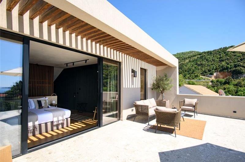 Luxury 5 Bedroom Villa with Heated Infinity Pool, Sauna, Gym, Jacuzzi and Sea Views in Vrbica, near Dubrovnik, Sleeps 10