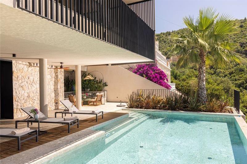 Luxury 5 Bedroom Villa with Heated Infinity Pool, Sauna, Gym, Jacuzzi and Sea Views in Vrbica, near Dubrovnik, Sleeps 10