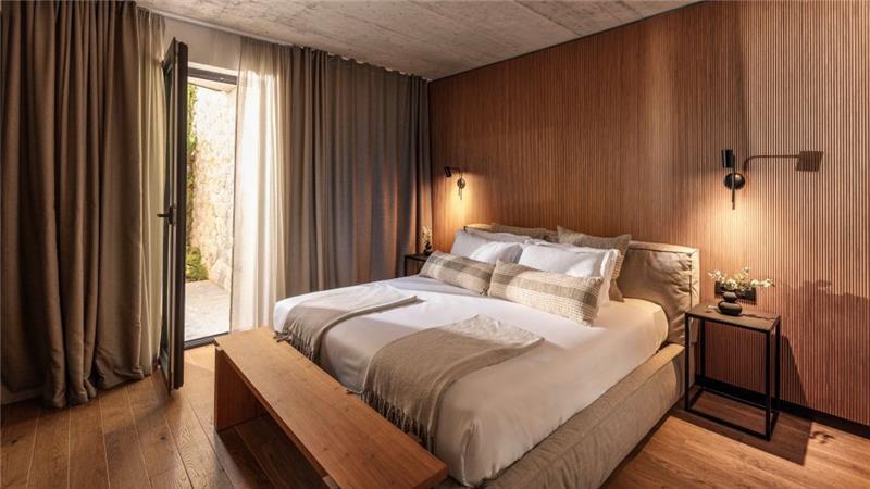 Luxury 5 Bedroom Villa with Heated Infinity Pool, Sauna, Gym, Jacuzzi and Sea Views in Vrbica, near Dubrovnik, Sleeps 10