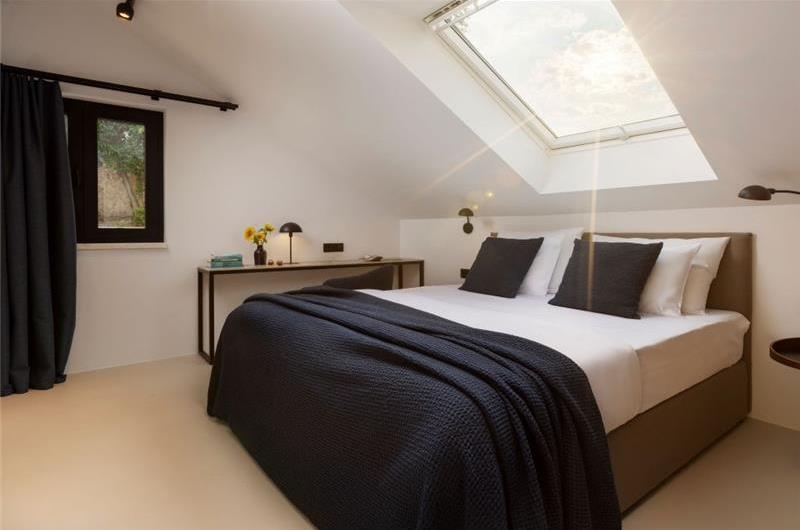 7 Bedroom Villa with Infinity Pool and Sea Views in Dubrovnik, Sleeps 14