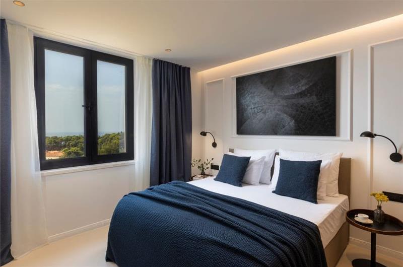 7 Bedroom Villa with Infinity Pool and Sea Views in Dubrovnik, Sleeps 14