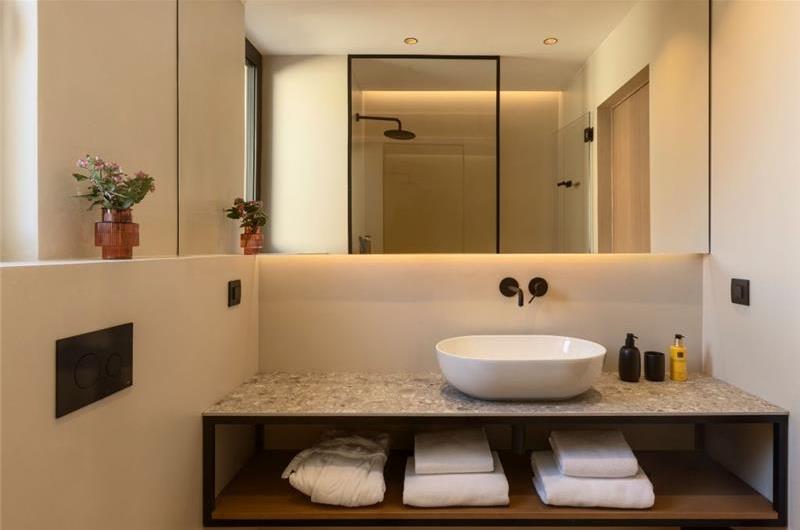7 Bedroom Villa with Infinity Pool and Sea Views in Dubrovnik, Sleeps 14