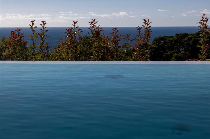 7 Bedroom Villa with Infinity Pool and Sea Views in Dubrovnik, Sleeps 14
