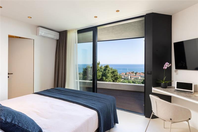 Sea-view villa in Dubrovnik, photograph 24