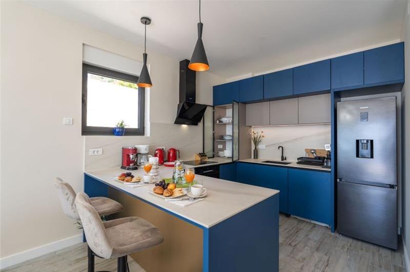 Luxury 4 Bedroom Villa with Infinity Pool, Sauna, Gym, Jacuzzi and Sea Views in Orašac, near Dubrovnik, Sleeps 8