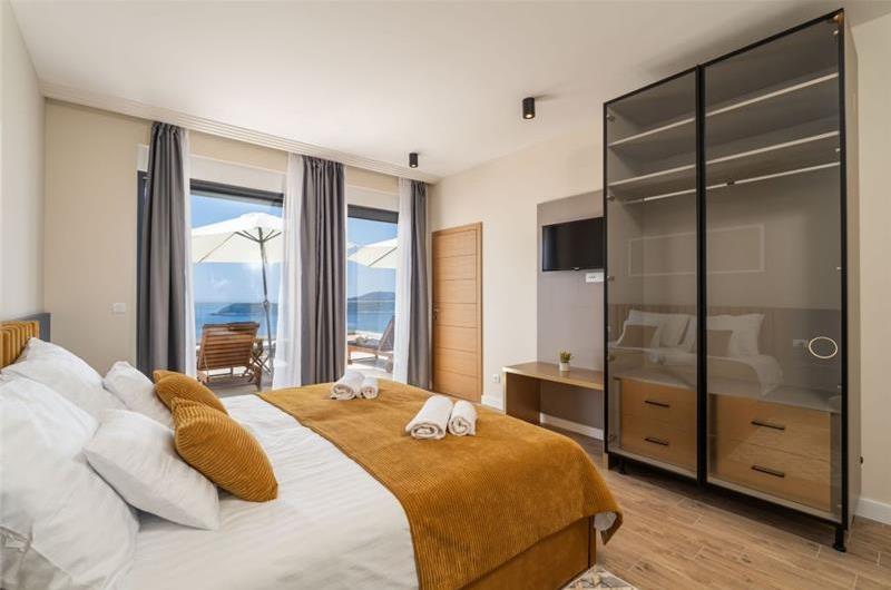 Luxury 4 Bedroom Villa with Infinity Pool, Sauna, Gym, Jacuzzi and Sea Views in Orašac, near Dubrovnik, Sleeps 8