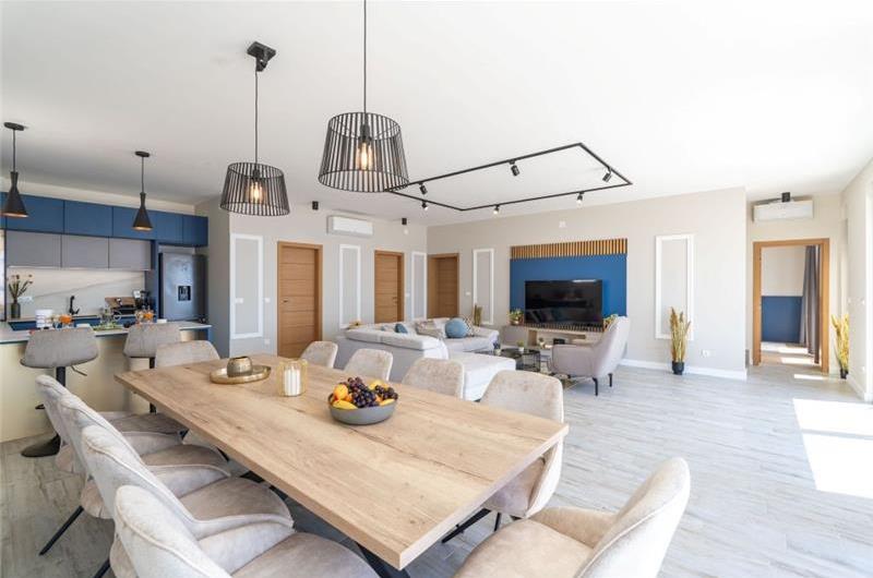 Luxury 4 Bedroom Villa with Infinity Pool, Sauna, Gym, Jacuzzi and Sea Views in Orašac, near Dubrovnik, Sleeps 8